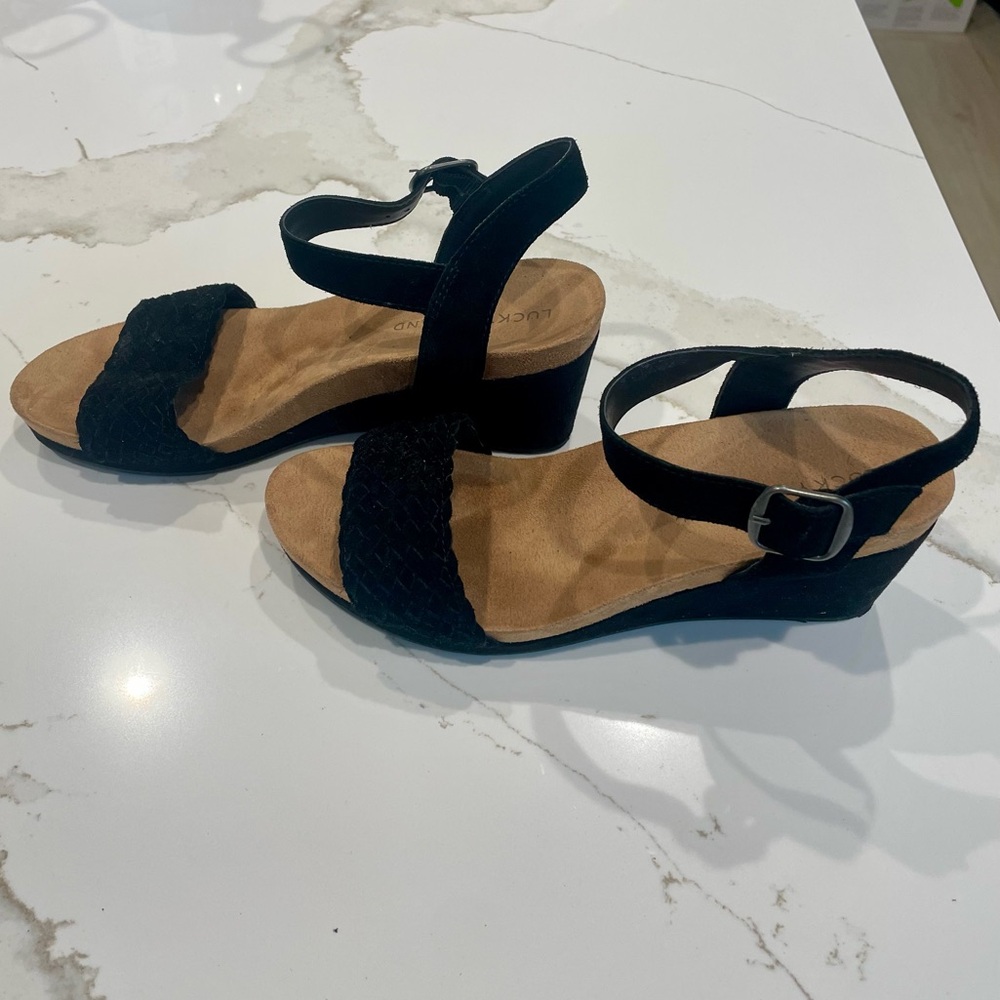 Lucky Brand Wedged Suede Summer Sandals (SIZE 6.5/37)